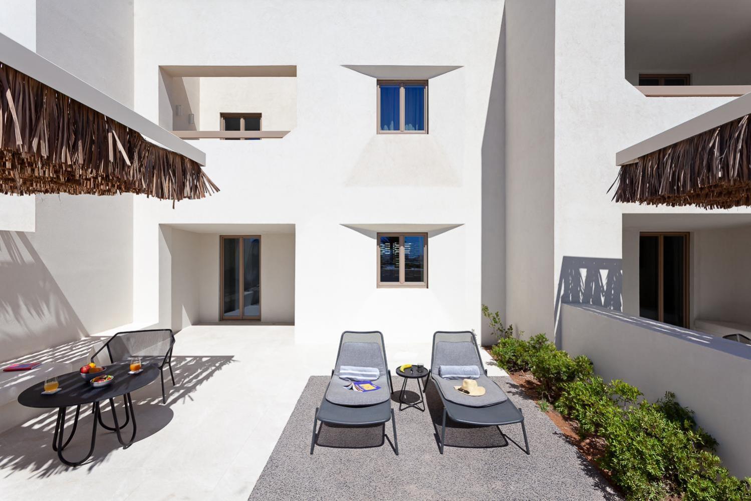 Rezort Nous Santorini Mesariá