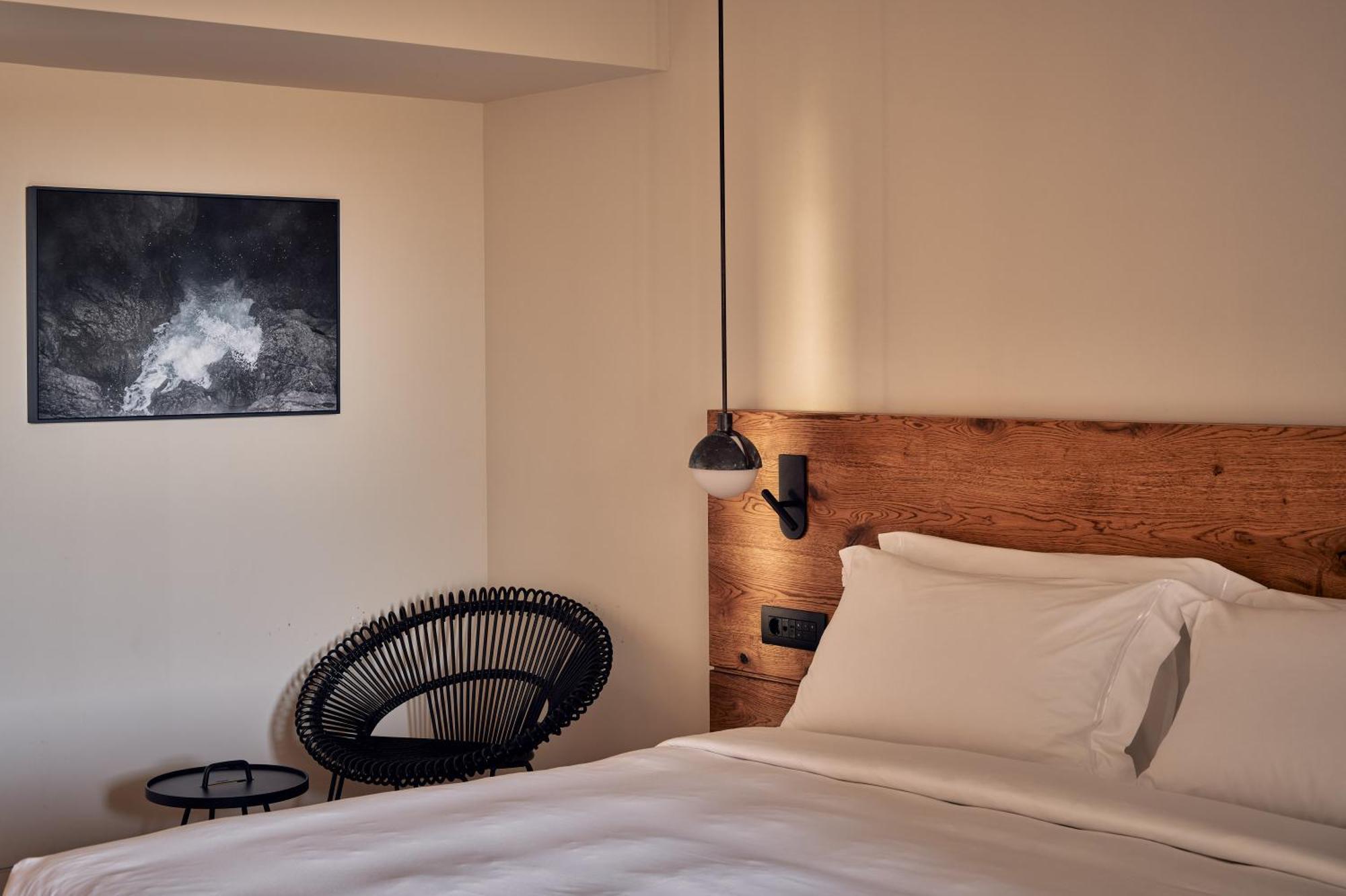Noūs Santorini Resort Mesaria